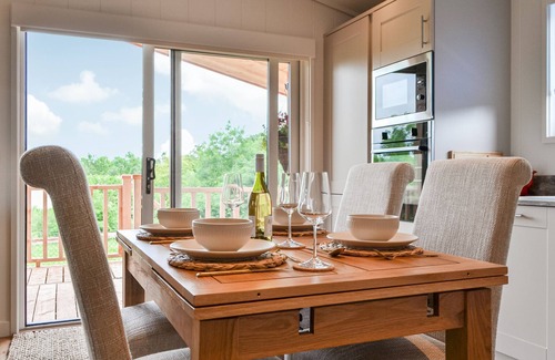 Rowrah Cottage | Timber Lodge Retreat with Alpaca Views & Oceanfront Access