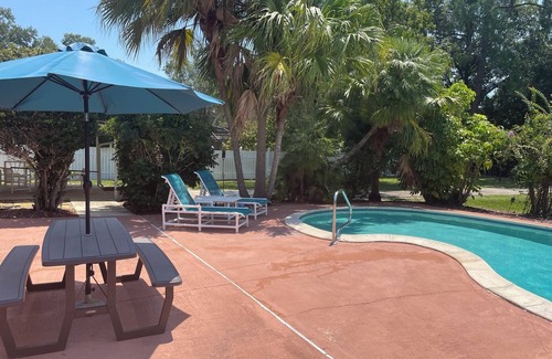 Tavares House | Charming Canal Front Pool Home at Dora Chain of Lakes