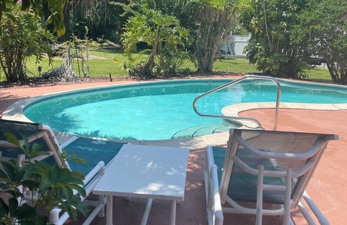 Tavares House | Charming Canal Front Pool Home at Dora Chain of Lakes