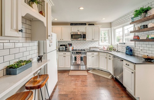 St. Clair Shores House | Canal-Front St Clair Shores Home: 2 Mi to Dtwn
