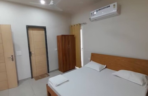 Bullawala Bed & Breakfast | Inviting Canal Home-Stay: Family-Friendly Getaway Awaits
