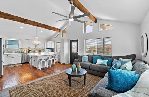 Freeport House | Canal Home with Two Docks and Large Gameroom
