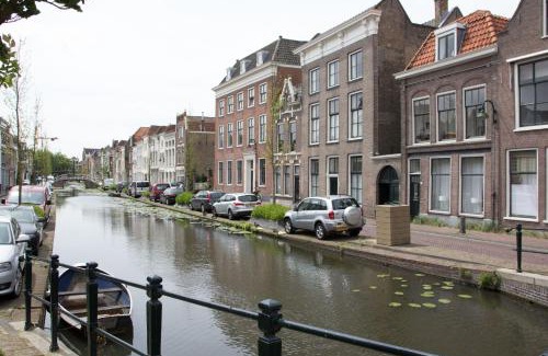 Gouda Apartment | Historic Canal House in Gouda's Center - Family-Friendly Stay