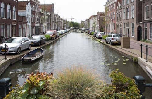 Gouda Apartment | Historic Canal House in Gouda's Center - Family-Friendly Stay