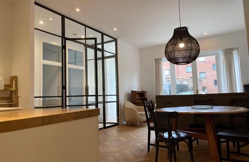 Gouda Apartment | Historic Canal House in Gouda's Center - Family-Friendly Stay