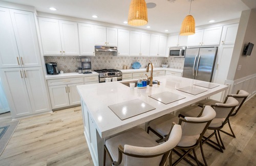 Isla Del Sol House | Canal in Sea Isle: Beach House with Ocean View & Pool