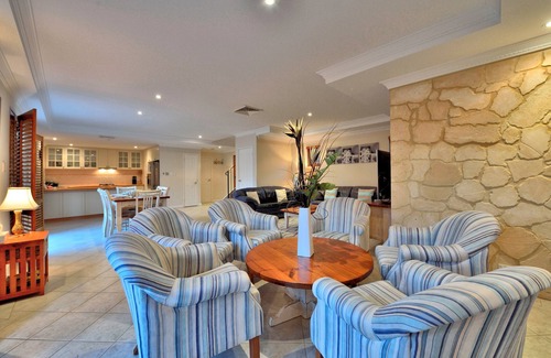 Wannanup House | Canal Riviera: Rated 9.6/10 with Free Wifi & Breakfast