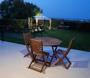 Xeraco Apartment | Relaxing Canal Salinas for Families with Ocean Views