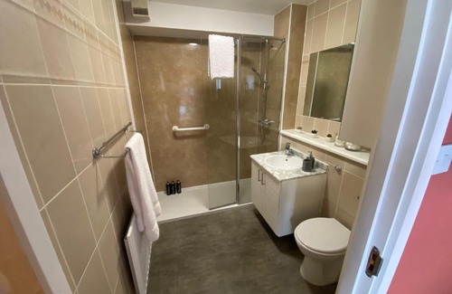Falkirk Apartment | Scenic Canal View Apartment for Family and Pet Enjoyment