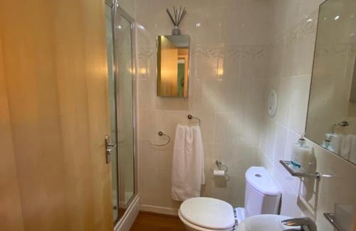 Falkirk Apartment | Scenic Canal View Apartment for Family and Pet Enjoyment