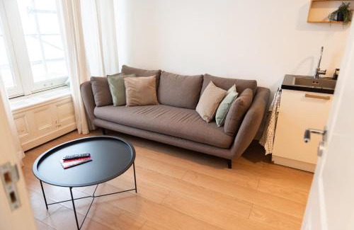 Jordaan Bed & Breakfast | Cozy 2 Bedroom Apartment with Canal View and Spa Access