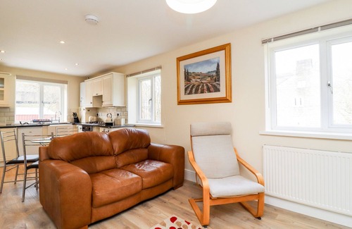 Walsden Cottage | Canal View