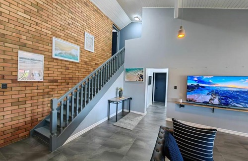 Newport House | Elegant Canal View Escape in Newport - Family Friendly Stay