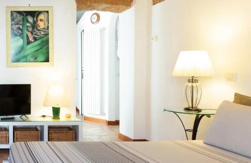 Porta Genova Apartment | Historic Apartment with Canal View - Rated 9.3 by Guests