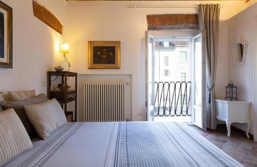 Porta Genova Apartment | Historic Apartment with Canal View - Rated 9.3 by Guests