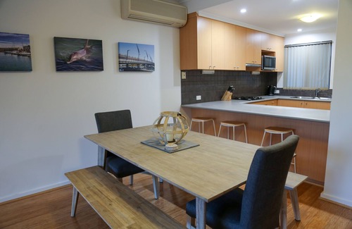 Halls Head House | Unforgettable Canal Views: Stay in Halls Head, Mandurah