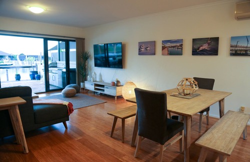 Halls Head House | Unforgettable Canal Views: Stay in Halls Head, Mandurah