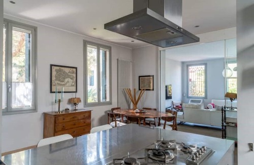 Molina Apartment | Enchanting Canal Views & Secret Garden on Giudecca