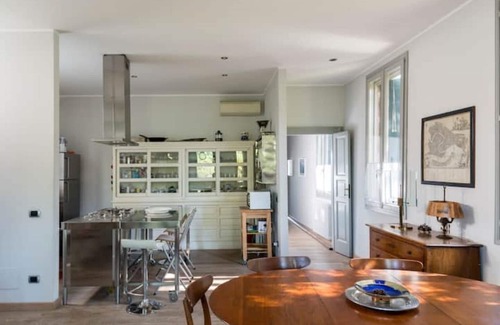 Molina Apartment | Enchanting Canal Views & Secret Garden on Giudecca