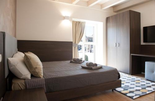 Peschiera del Garda City Centre Apartment | Elegant Canaletto Home: Guest Rated 9/10 & Family Friendly