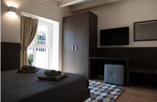 Peschiera del Garda City Centre Apartment | Elegant Canaletto Home: Guest Rated 9/10 & Family Friendly