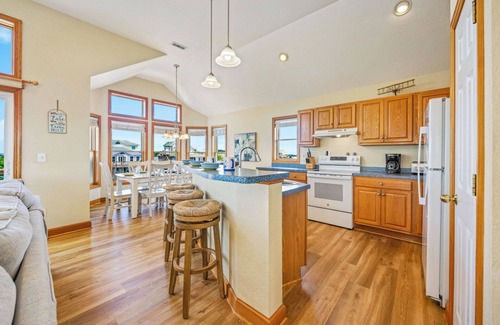 Brigands' Bay House | Canal Front House with Private Dock, Pool & Game Room