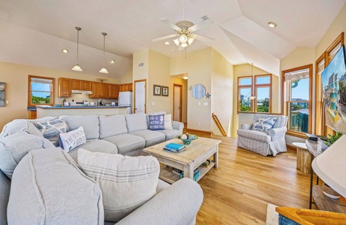 Brigands' Bay House | Canal Front House with Private Dock, Pool & Game Room