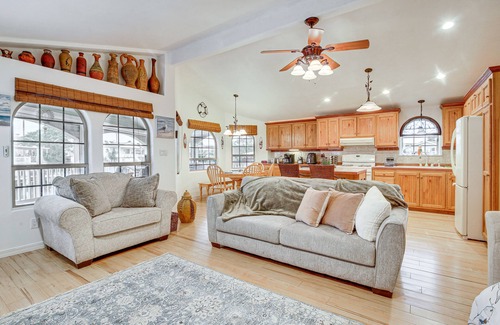 Port Isabel Cottage | Idyllic Canal-Front Cottage in Port Isabel, 5 Mi to Beach