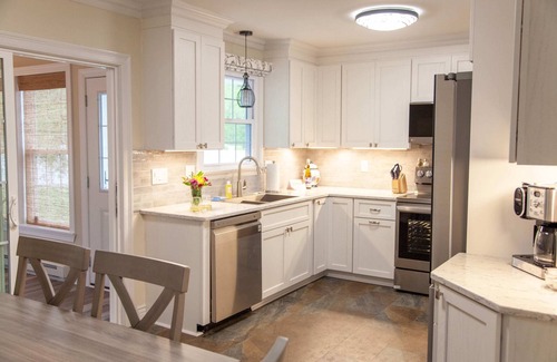 Waterloo House | Canalside Cottage with Dock Access and Family Amenities