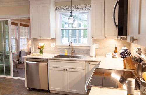Waterloo House | Canalside Cottage with Dock Access and Family Amenities