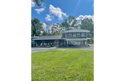 Waterloo House | Serene Canalside Retreat with Pool and Spa Amenities