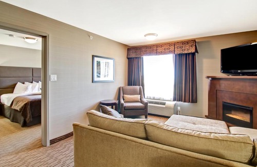 Assiniboia Hotel | Pet-Friendly Canalta Hotel Assiniboia with Hot Tub Amenities