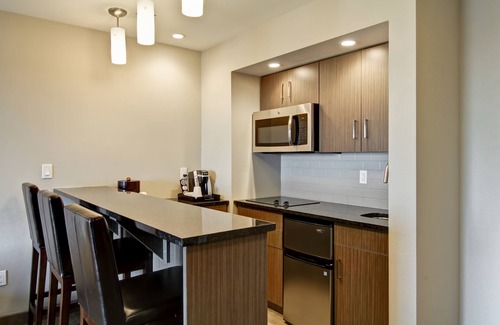 Kindersley Hotel | Top-Rated Canalta Kindersley: Pool, Spa & Family-Friendly