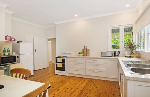 Bowral House | Guest Rated 10/10: Canary Cottage Near Bowral Country Club