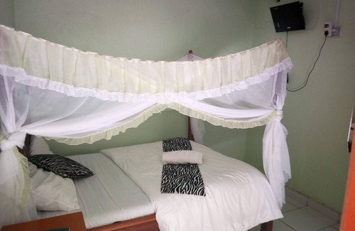 Matuu Bed & Breakfast | Budget-Friendly Stay at Canary Guest House with Breakfast