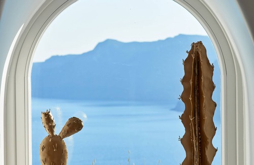 Oia Apartment | Indulge in Canaves Sunday: 5-Star Oceanfront Retreat