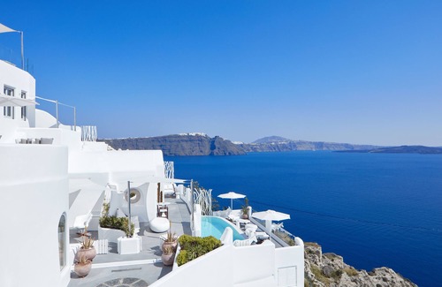 Oia Apartment | Indulge in Canaves Sunday: 5-Star Oceanfront Retreat