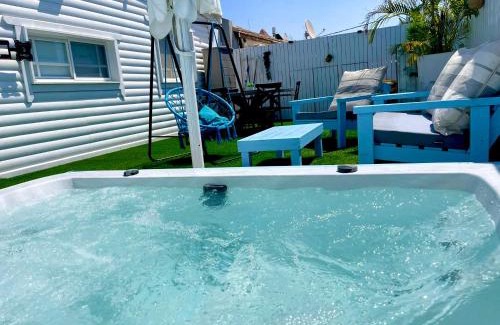 Netanya Apartment | Inviting Cancun Retreat with Breakfast & Hot Tub Access