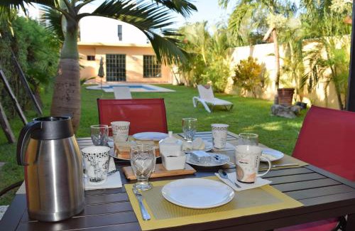 Alfredo V. Bonfil Bed & Breakfast | Pet-Friendly Cancun-Soho with Oceanfront Pool & Breakfast