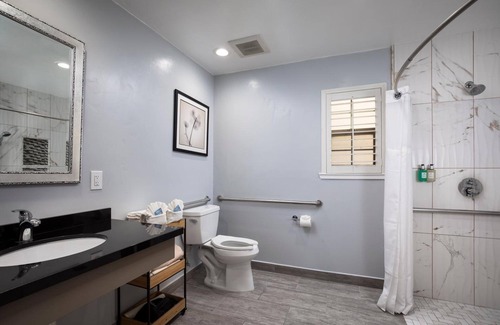 Northwest Carmel Hotel | Candle Light Inn: Guest Rated 9.2 with Spa & Dining