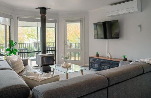 Metung Villa | Candlebark at Boardwalk Villas