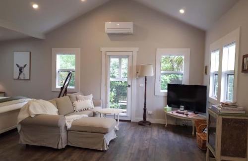 Hepburn House | Experience Candlebark Cottage with a 9.4/10 Guest Rating