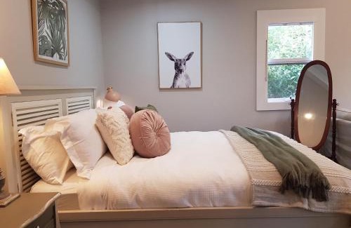 Hepburn House | Experience Candlebark Cottage with a 9.4/10 Guest Rating