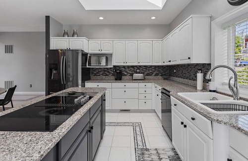 Danbury House | Experience Candlewood Lakefront: 180° Views & Pool Access