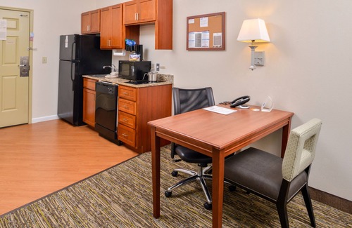Abilene Hotel | Comfort at Candlewood Suites ABILENE: Pool, Spa & More