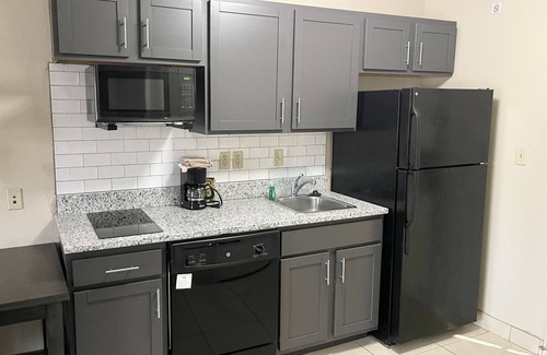 South Bend Hotel | Convenient Candlewood Suites Airport: Family-Friendly Stay