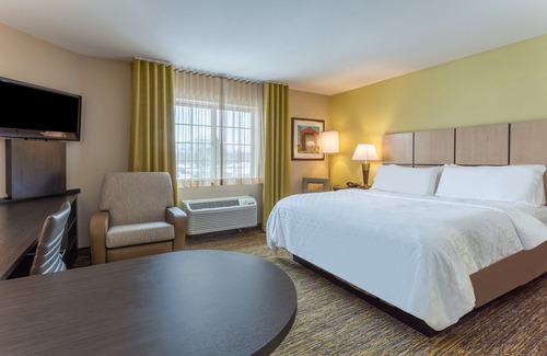 South Bend Hotel | Convenient Candlewood Suites Airport: Family-Friendly Stay