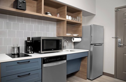 Parole Hotel | Comfortable Homestyle Suites with Family-Friendly Amenities
