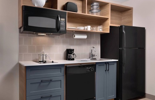 Parole Hotel | Comfortable Homestyle Suites with Family-Friendly Amenities