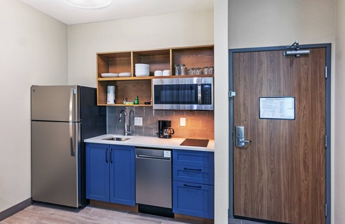 Aransas Pass Hotel | Premier Retreat at Candlewood Suites Aransas Pass - Rated 9.4